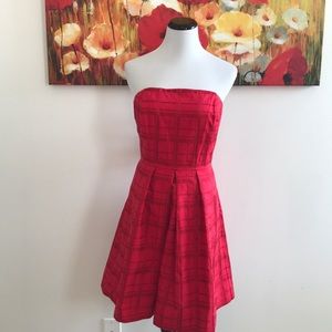 Stunning Vineyard Vines Tartan Red Strapless Dress